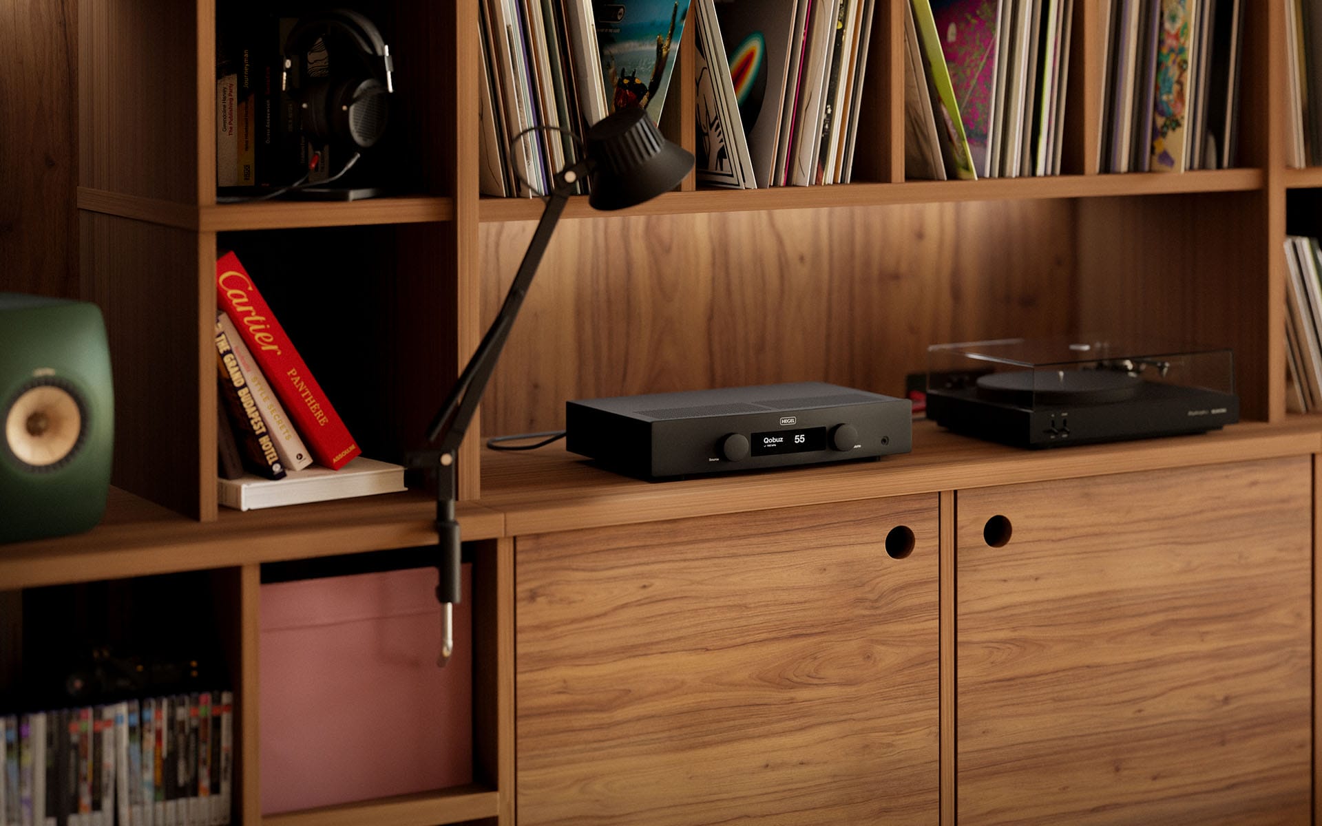 Hegel H150 black interior A 1920 x 1200